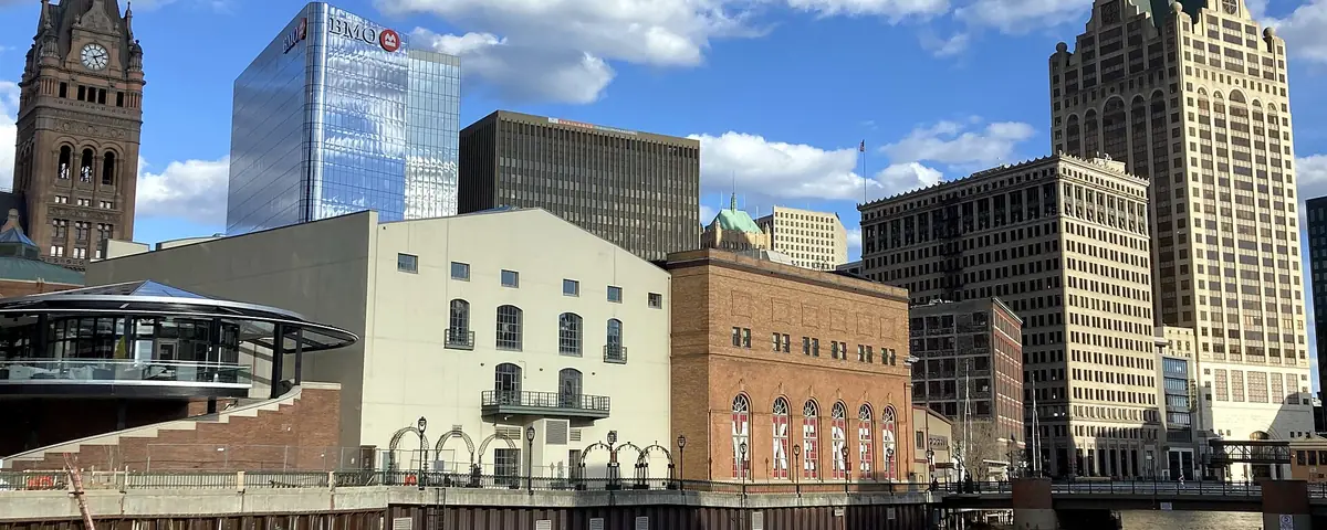 Wisconsin: A view of the city skyline and the Milwaukee River in Milwaukee, Wisconsin (United States).